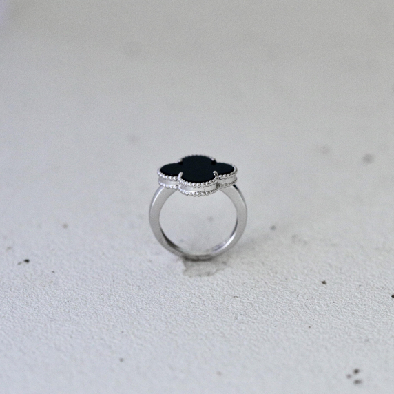 Золота каблучка "Cloveria" - 2 Золота каблучка "Cloveria" - 2