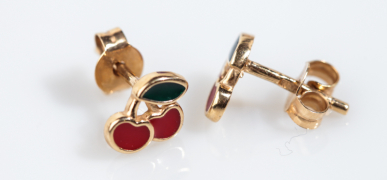 Маленькие украшения для великих моментов: Путеводитель по детским серьгам